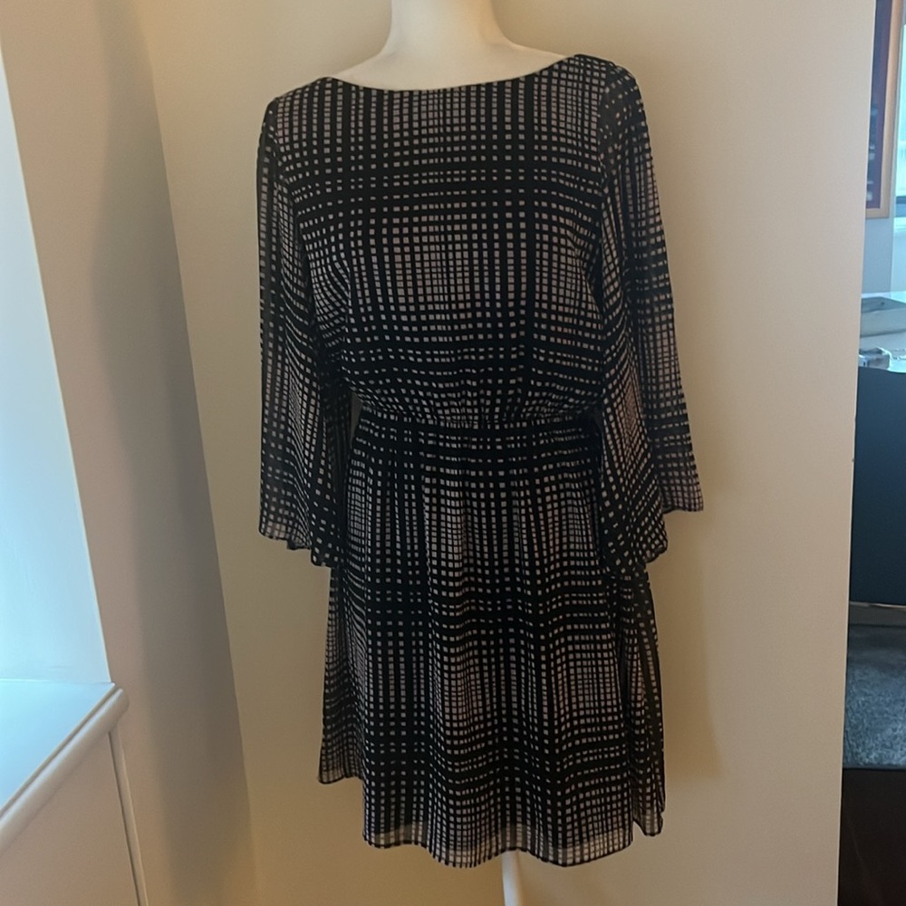 Alicia + Olivia black and tan printed crepey lined dress